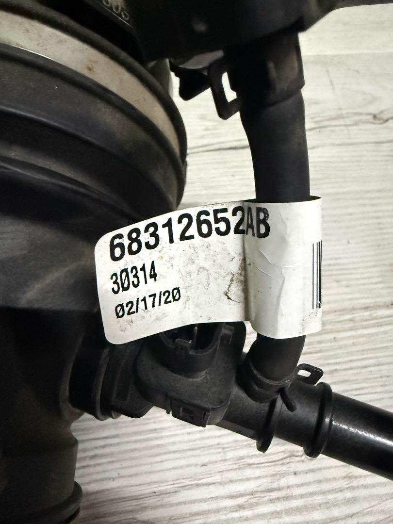 патрубок воздушного фильтра Jeep Wrangler 4 поколение 2019, 2.0 л., бензин, 68398601AA, 68293041AA, 68302774AB, 68312652AB - фото №1