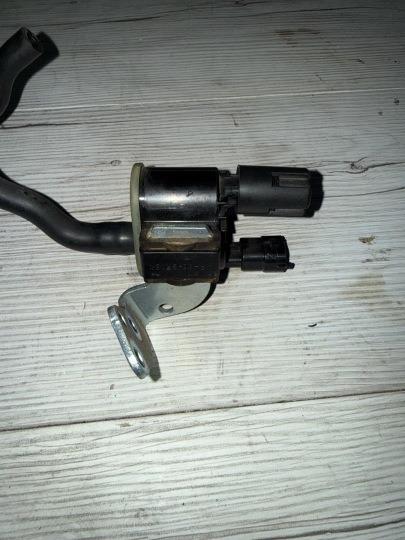 клапан вентиляции топливного бака Jeep Wrangler 4 поколение 2019, 2.0 л., бензин, 05281586AB - фото №1