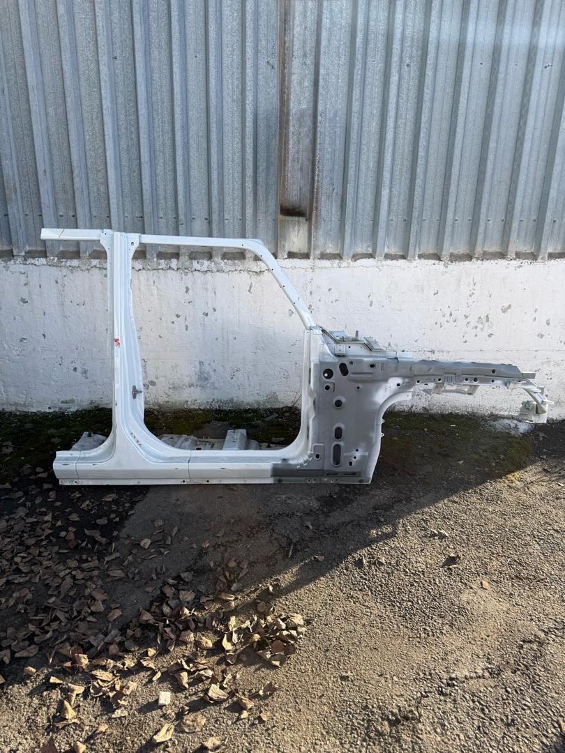 Стойка кузовная центральная правая Jeep Wrangler 4 поколение JL 2021, 2.0 л., гибрид - фото №1