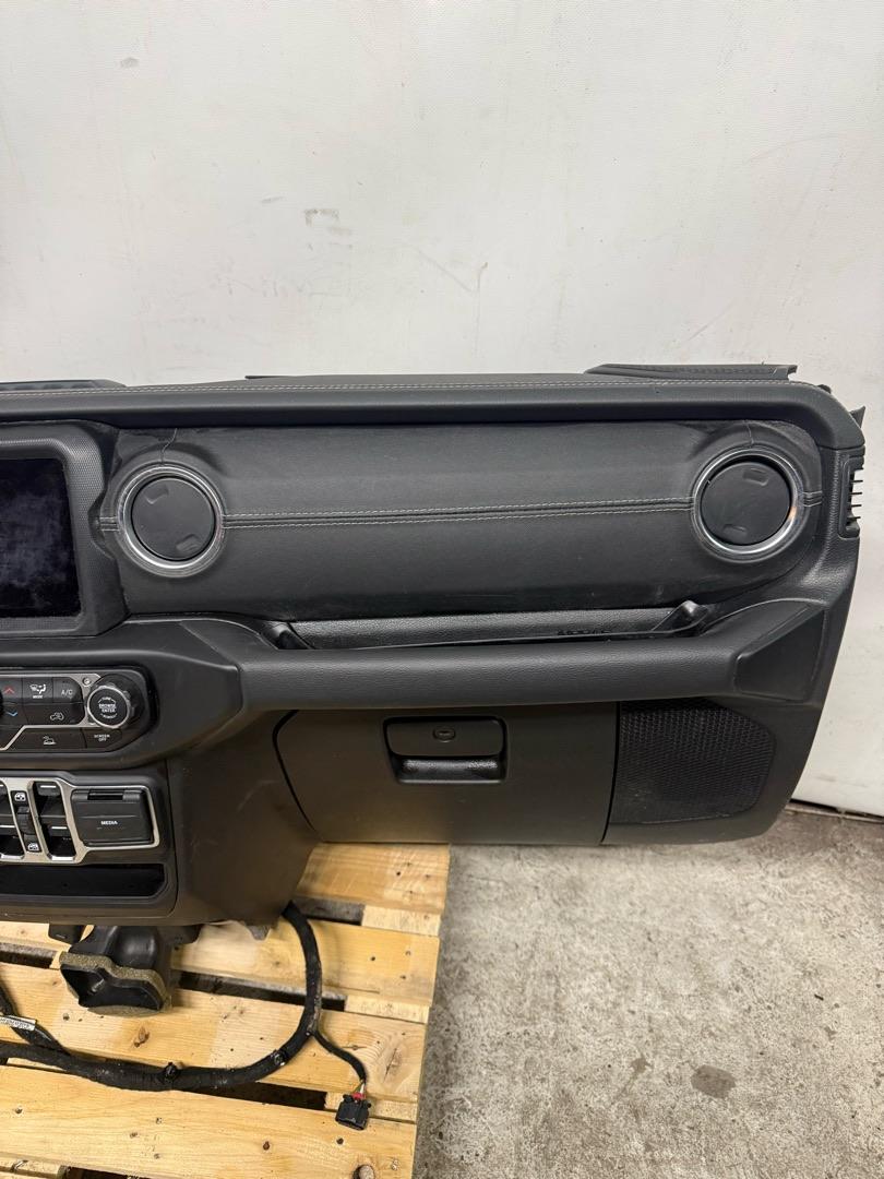 подушка безопасности пассажира Jeep Wrangler 4 поколение 2022, 2.0 л., бензин - фото №1