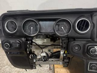 панель передняя салона (торпедо) Jeep Wrangler 4 поколение 2022, 2.0 л., бензин