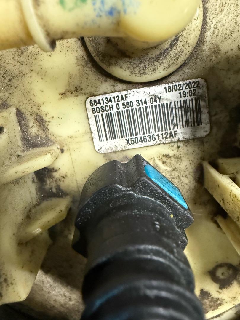 насос топливный Jeep Wrangler 4 поколение 2022, 2.0 л., бензин, 68413412AF - фото №1
