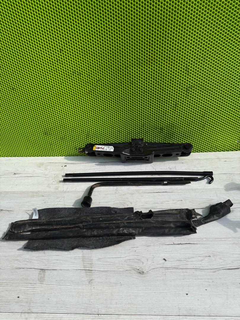 домкрат Jeep Wrangler 4 поколение JL 2021, 2.0 л., гибрид, 68237104AA - фото №1