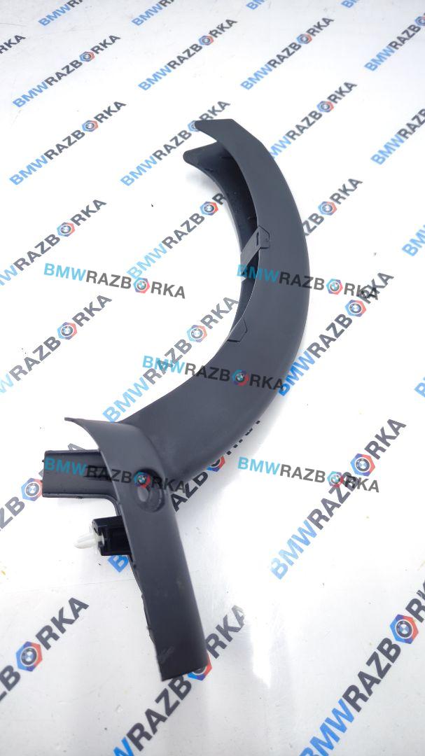 накладка петли багажника правая BMW M5 F90 2019, 4.4 л., S63 B44 B, бензин, АКПП, седан, полный привод, 7383563, 51497383563 - фото №1