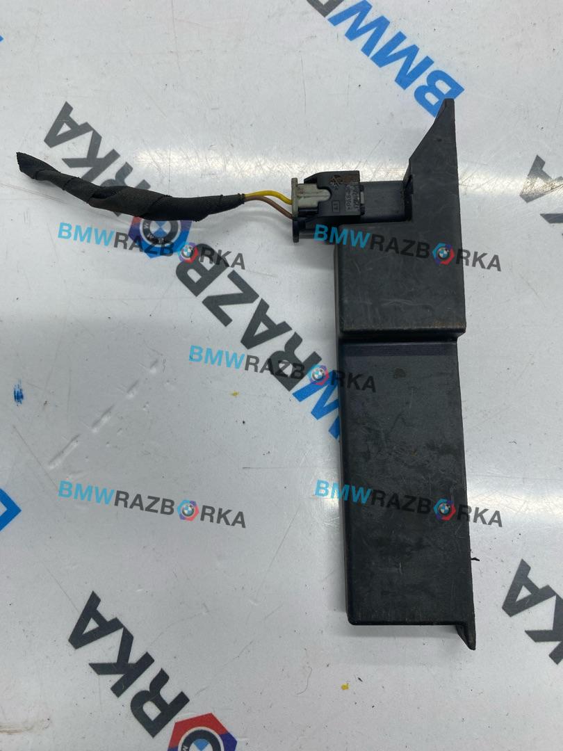 Антенна системы комфортного доступа Porsche Taycan 1 поколение 2022, электро, седан, полный привод, 4M0907247B - фото №1