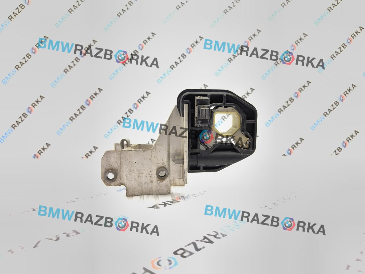 кронштейн радиатора BMW 4 серия F32/F33 F33 2016, 3.0 л., B58B30, бензин, АКПП, 475, кабриолет, задний привод, 51647245795, 8620732 - фото №1