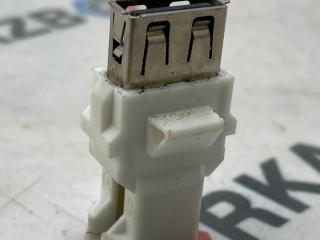 разъем AUX / USB BMW 5 серия G30/G31 G30 2019, 2.0 л., B47 D20 B, дизель, АКПП, 9390501