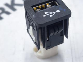 разъем AUX / USB BMW M5 F90 2019, 4.4 л., S63 B44 B, бензин, АКПП, седан, полный привод, 9229294