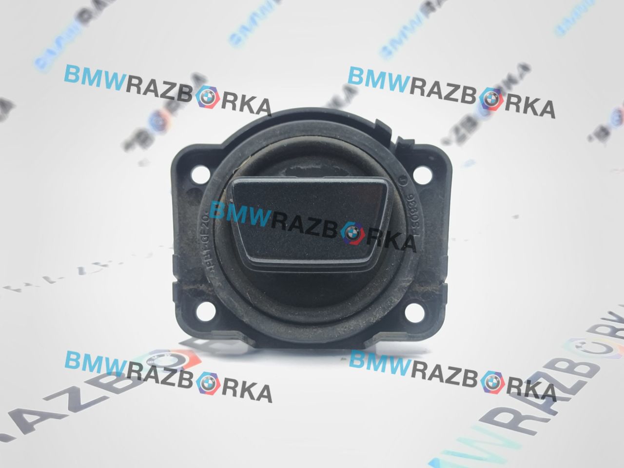 кнопка открытия багажника Porsche Taycan 1 поколение 2022, электро, универсал, полный привод, правый руль, 9J1959539B, 9J1959539 - фото №1