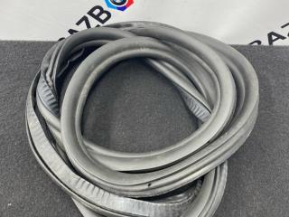 уплотнитель двери BMW 7 серия G11/G12 G11 2017, 4.0 л., дизель, x03 rubin-metallic black, седан, полный привод, 7336046