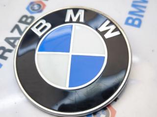 эмблема BMW M5 F90 2019, 4.4 л., S63 B44 B, бензин, АКПП, седан, полный привод, 7463715