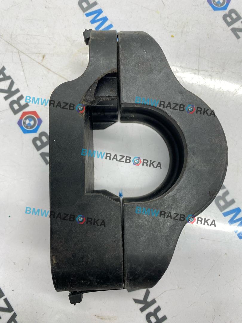 крепление стабилизатора / втулки стабилизатора BMW 8 Gran Coupe G16 2022, 3.0 л., бензин, седан, задний привод, правый руль, 6861471, 31356861471, 31356861472, 6861472 - фото №1