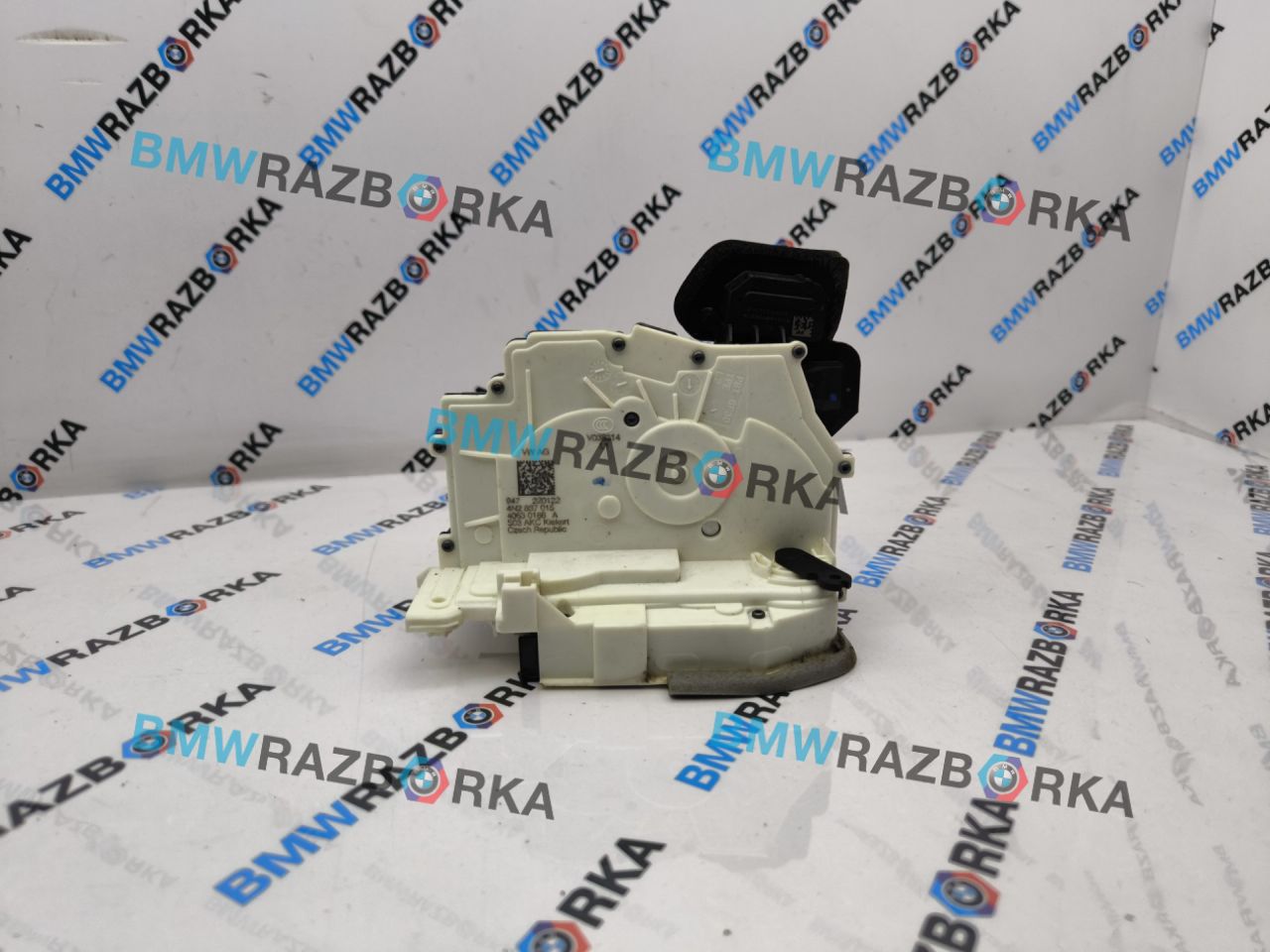 замок двери передней левой Porsche Taycan 1 поколение 2022, электро, универсал, полный привод, правый руль, 4N2837015 - фото №1