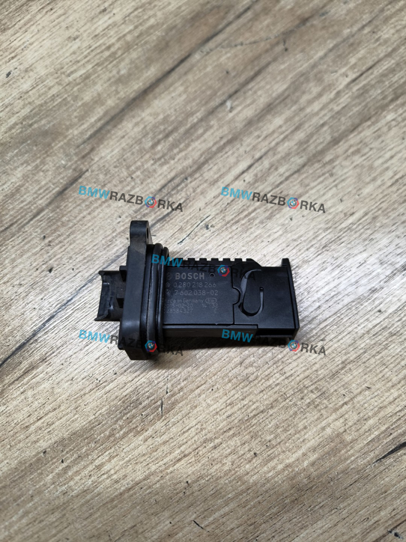 расходомер воздуха BMW i8 I12 2015, 1.5 л., гибрид, полный привод, 7602038, 13627602038, 0280218266 - фото №1
