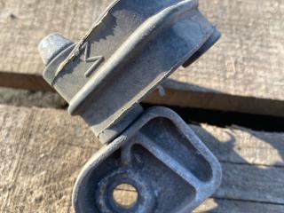 кронштейн глушителя BMW M5 F90 2019, 4.4 л., S63 B44 B, бензин, АКПП, седан, полный привод, 8631988, 8582061