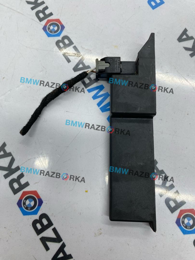 Антенна системы комфортного доступа Porsche Taycan 1 поколение 2022, электро, седан, полный привод, 4M0907247B - фото №1