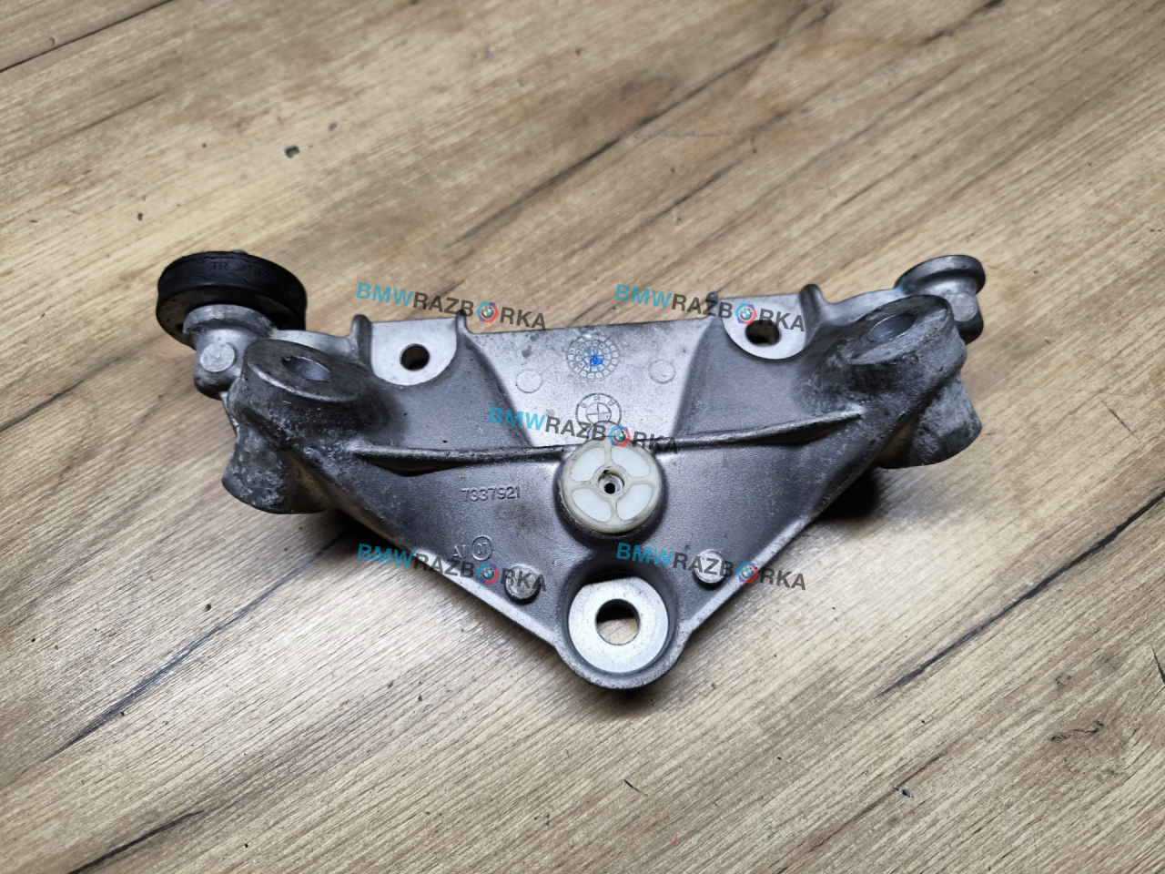 распорка стоек BMW X6 G06 2020, 3.0 л., B57 D30 A, дизель, АКПП, внедорожник 5 дв., полный привод, 7337921, 51617337921 - фото №1