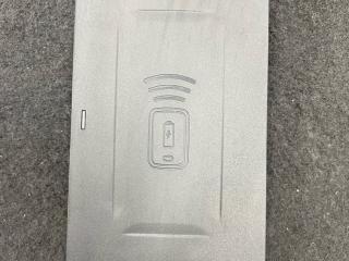 Беспроводное зарядное устройство BMW M2 G87 2024, 3.0 л., S58B30A, бензин, brooklyn grau metallic (c4p), купе, задний привод, правый руль, 84105A82C19, 5A82C19