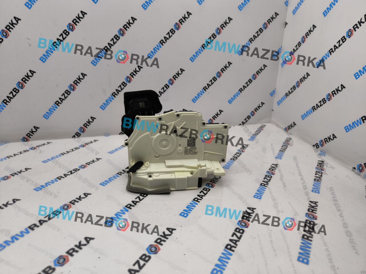 замок двери задней правой Porsche Taycan 1 поколение 2022, электро, универсал, полный привод, правый руль, 4N0839016B - фото №1