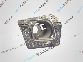 кронштейн форсунки омывателя фары BMW X6 F16 2015, 3.0 л., N57 D30 C, дизель, АКПП, a96, внедорожник 5 дв., полный привод, 8056558
