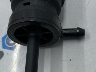 насос (моторчик) омывателя стекла BMW 5 серия F07/F10/F11 [рестайлинг] F11 2013, 2.0 л., дизель, универсал, 8362154
