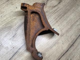 кронштейн глушителя Mercedes-Benz Sprinter W907/W910 W910 2022, 2.0 л., OM 654.920, дизель, 6МКПП, микроавтобус, передний привод, A9104925200, 9104925200