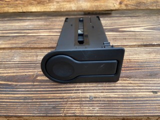 подстаканник Land Rover Range Rover 3 поколение L322 2004, 4.4 л., M62 B44, бензин, АКПП, внедорожник 5 дв.