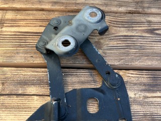 петля капота правая Land Rover Range Rover 3 поколение L322 2004, 4.4 л., M62 B44, бензин, АКПП, внедорожник 5 дв.