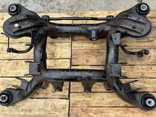 балка подвески задняя Land Rover Range Rover 3 поколение L322 2004, 4.4 л., M62 B44, бензин, АКПП, внедорожник 5 дв.