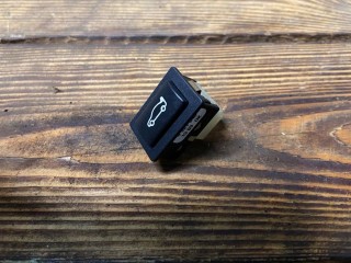 кнопка открытия багажника BMW 5 серия E60/E61 [рестайлинг] E60 2009, 2.0 л., N47 D20 A, дизель, МКПП, седан, 61316921846, 6921846