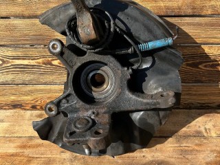 кулак поворотный левый Land Rover Range Rover 3 поколение L322 2004, 4.4 л., M62 B44, бензин, АКПП, внедорожник 5 дв.