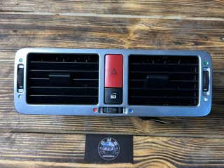 дефлектор обдува салона Land Rover Range Rover 3 поколение L322 2004, 4.4 л., M62 B44, бензин, АКПП, внедорожник 5 дв., JBD000022