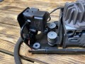 компрессор пневмоподвески BMW 7 серия F01/F02 [рестайлинг] F01LCI 2013, 3.0 л., N57 D30 A, дизель, АКПП, седан, 37206789165, 6789165, 37206875176, 6875176, 37206864215, 6864215, 37206789450, 6789450, 37206794465, 6794465, 37206784137, 6784137 - фото №3