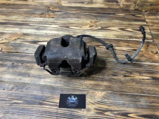 суппорт передний правый Land Rover Range Rover 3 поколение L322 2004, 4.4 л., M62 B44, бензин, АКПП, внедорожник 5 дв.