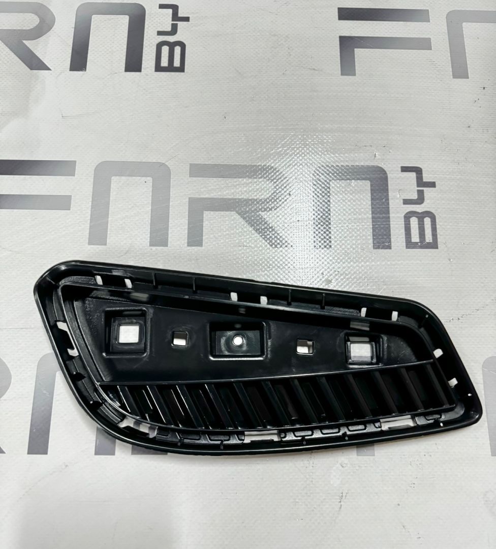 заглушка (решетка) в бампер BYD Dolphin 1 поколение 2024, EM2E-2804113C - фото №1