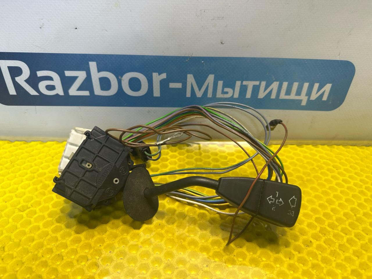 переключатель поворотов BMW 5 серия E34 1990, 2.0 л., M50 B20 TU, бензин, МКПП, седан - фото №1