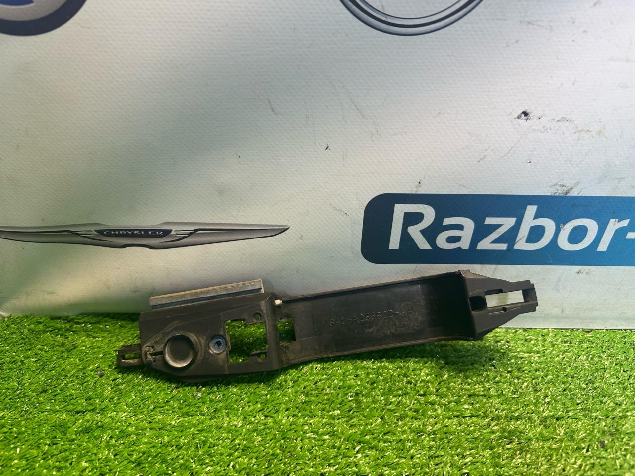 ручка внутренняя задняя правая Ford Focus 1 поколение 2001, 2.0 л., EDDB, бензин, АКПП, седан, S41-A266B22-AA - фото №1