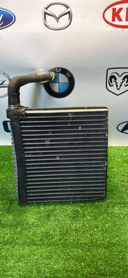 испаритель кондиционера Ford Focus 2 поколение BK 2006, 1.4 л., ASDB, бензин, желтый, купе, передний привод - фото №1