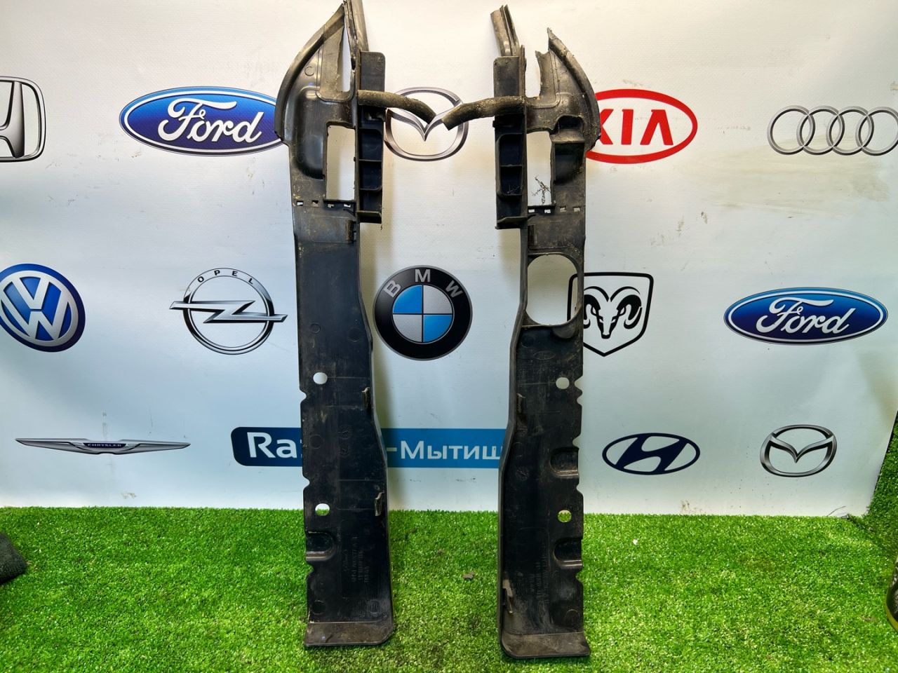 молдинг крыла Ford Focus 2 поколение BK 2006, 1.4 л., ASDB, бензин, желтый, купе, передний привод, 4M51A02476AE, 4M51A02477AE - фото №1