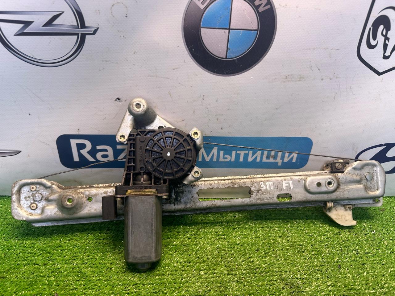 стеклоподъемник задний правый Ford Focus 1 поколение 2001, 2.0 л., EDDB, бензин, АКПП, седан, X841A27000BL - фото №1