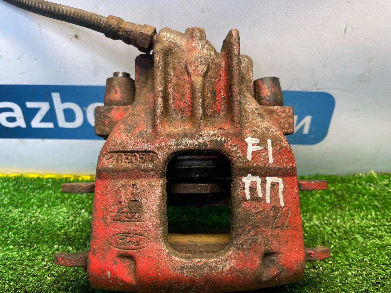 суппорт передний правый Ford Focus 1 поколение CAK 2001, 2.0 л., АКПП - фото №1