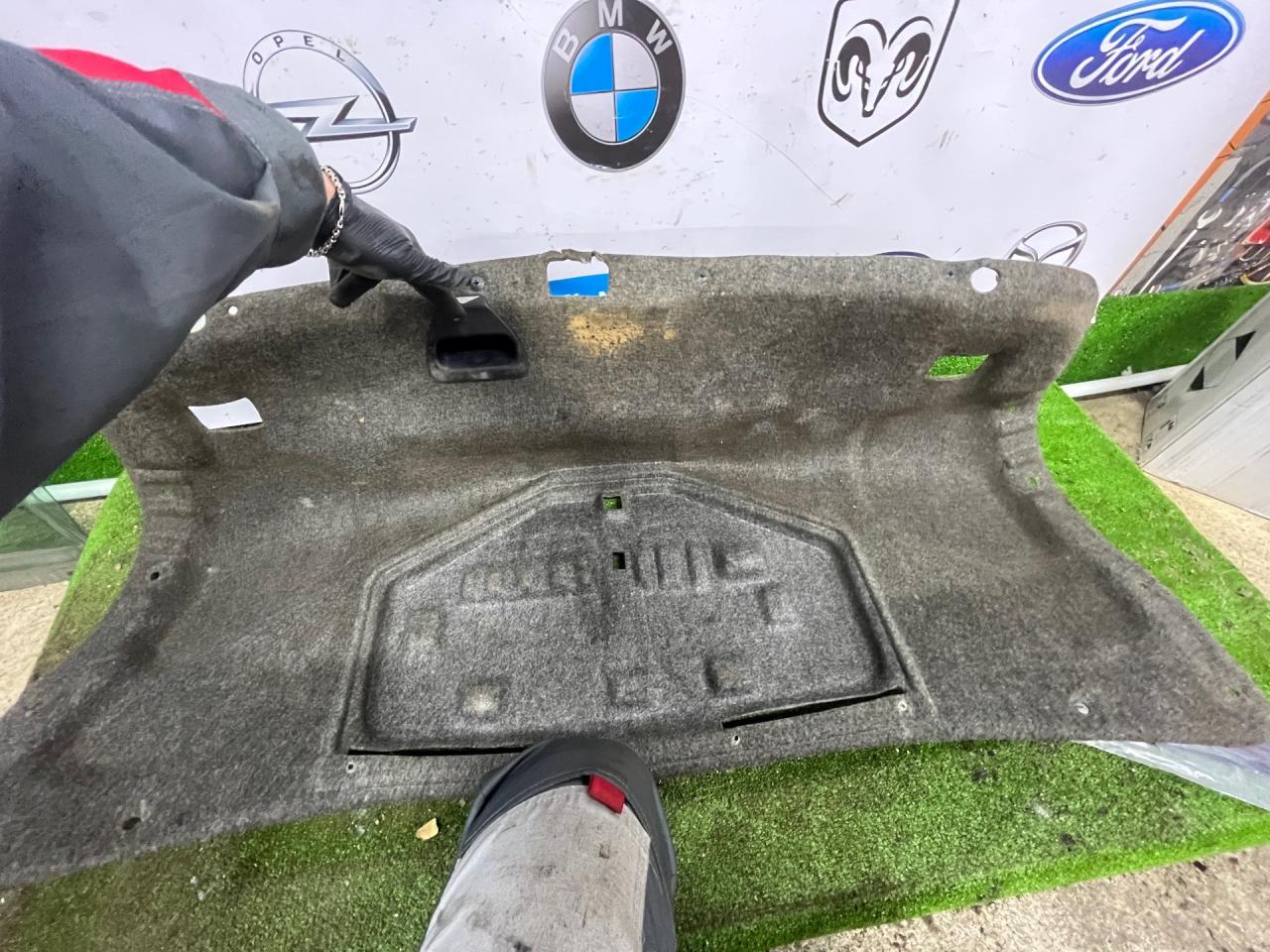 обшивка крышки багажника BMW 5 серия E34 1991, 2.0 л., M50 B20, бензин, МКПП, седан, задний привод - фото №1