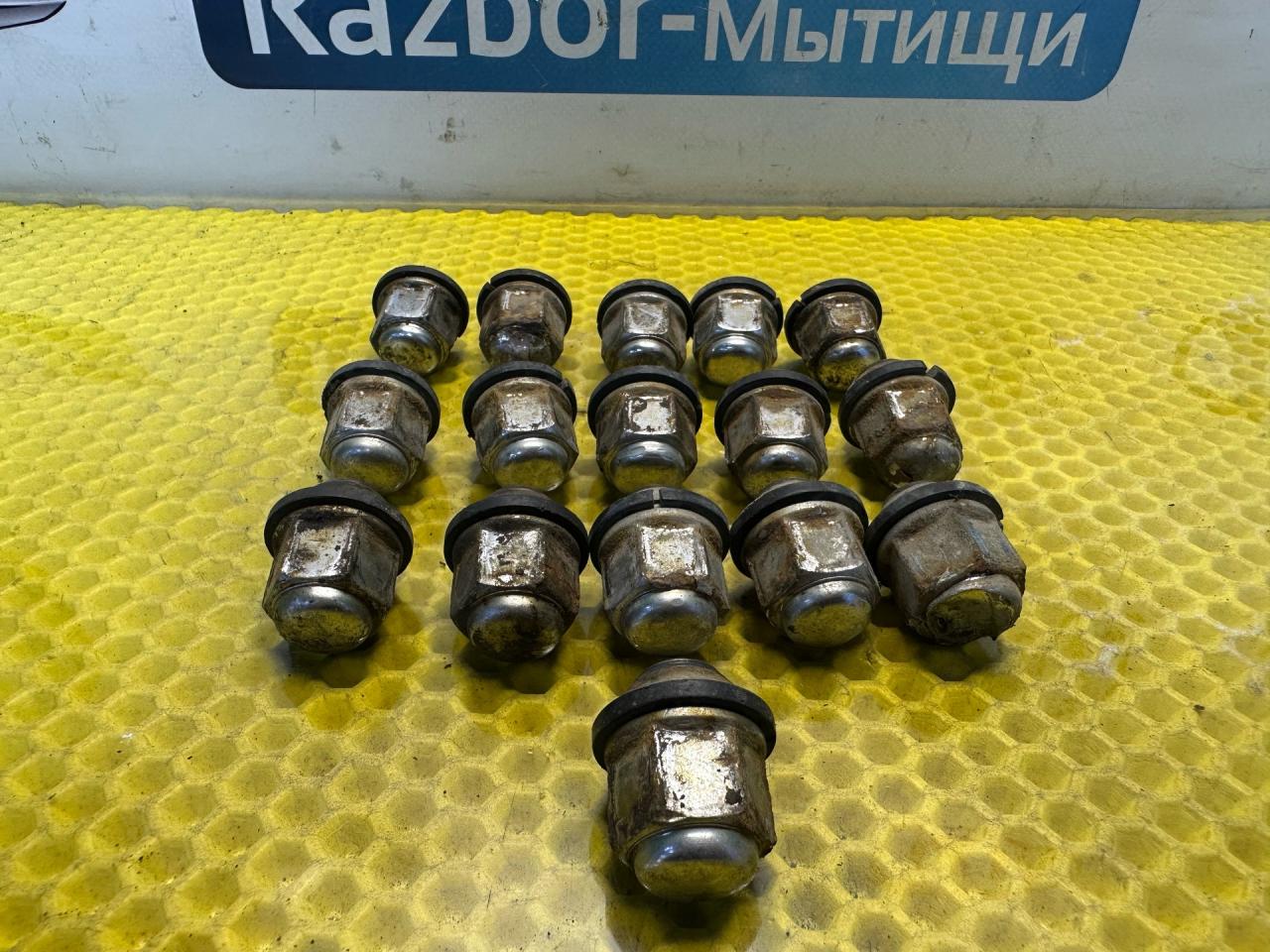 болт колесный Hyundai Getz 1 поколение 2005, 1.3 л., G4EA, бензин, МКПП, красный, передний привод - фото №1