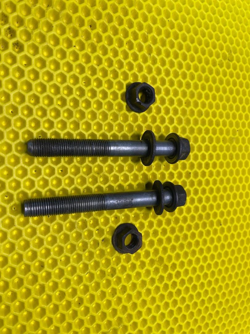 болт Mitsubishi Lancer 9 поколение 2004, 1.6 л., 4G18, бензин, АКПП, пурпурный, седан, передний привод - фото №1