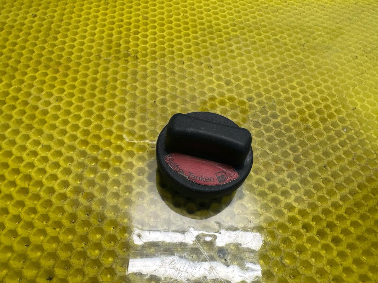 пробка топливного бака BMW 5 серия E34 1990, 2.0 л., M50 B20 TU, бензин, МКПП, седан - фото №1