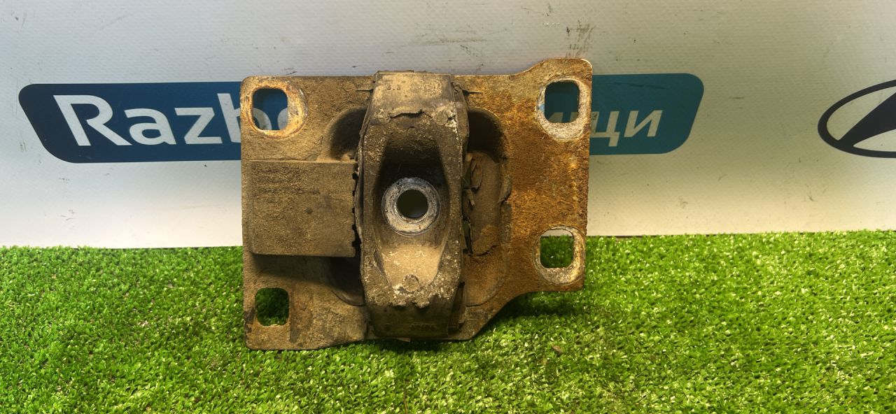 подушка крепления КПП Ford Focus 1 поколение CAK 2001, 2.0 л., AODB, бензин, АКПП, седан, 98AB7M121PA - фото №1