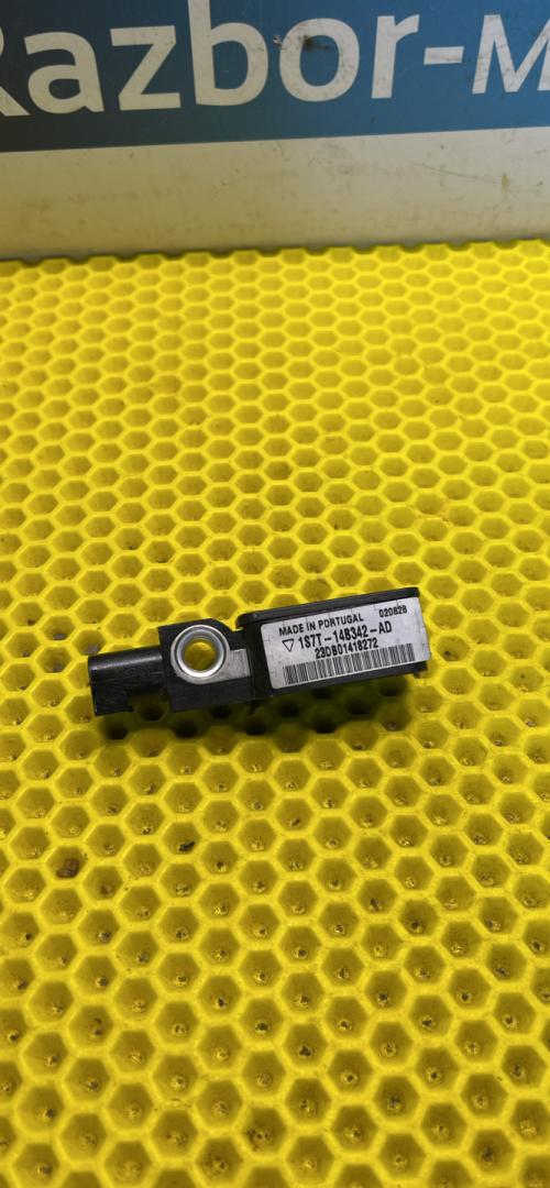 датчик удара Ford Mondeo 3 поколение 2003, 2.0 л., бензин, МКПП, универсал, 1S7T-145342-AD - фото №1