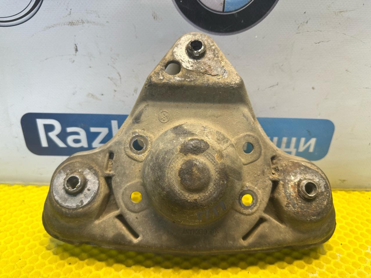 опора амортизатора верхняя (чашка) Audi A6 4B/C5 1999, 2.4 л., ALF, бензин, АКПП, седан, 8D0412383E - фото №1