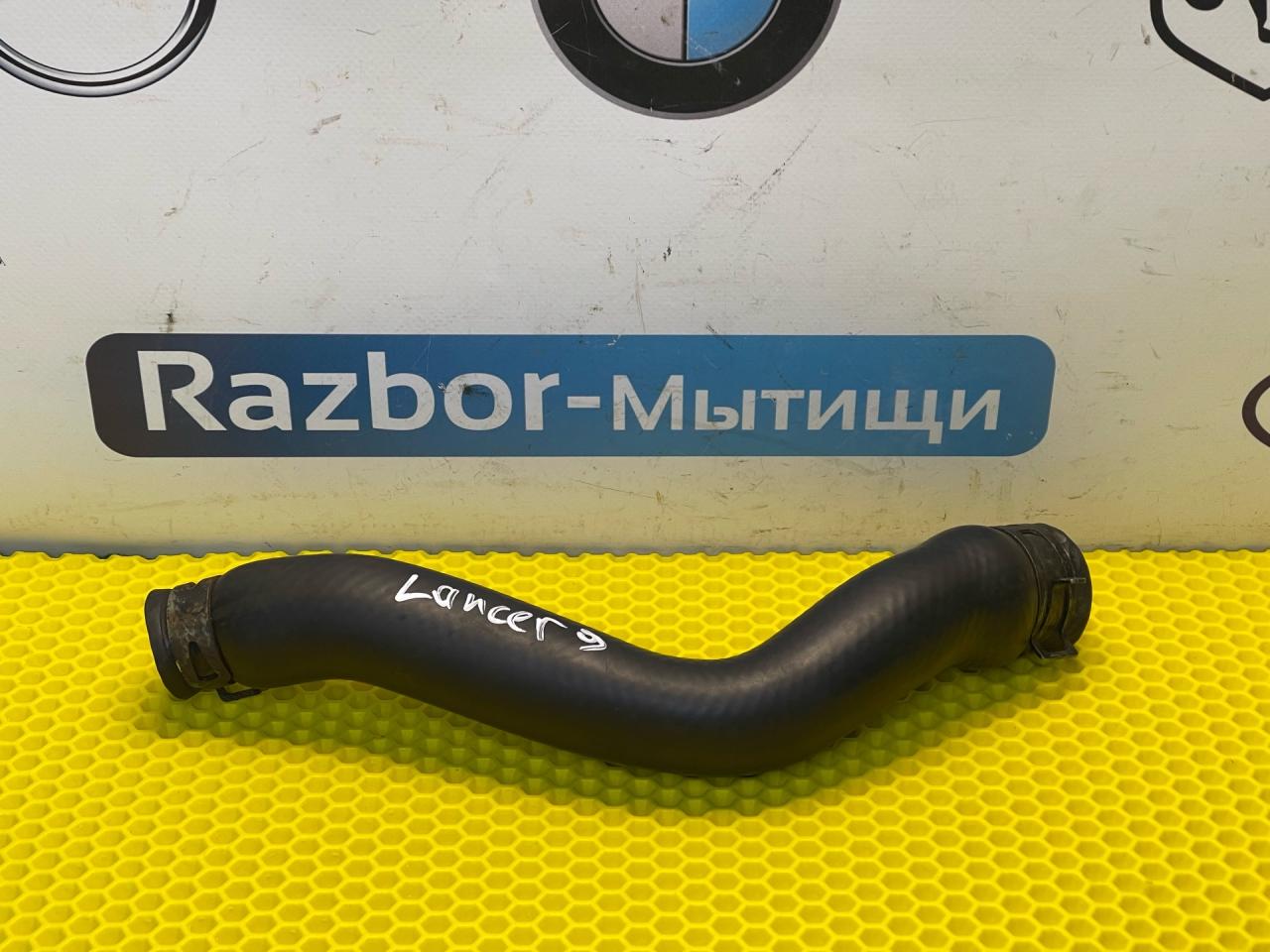 патрубок радиатора Mitsubishi Lancer 9 поколение 2004, 1.6 л., 4G18, бензин, АКПП, пурпурный, седан, передний привод, MN135915 - фото №1