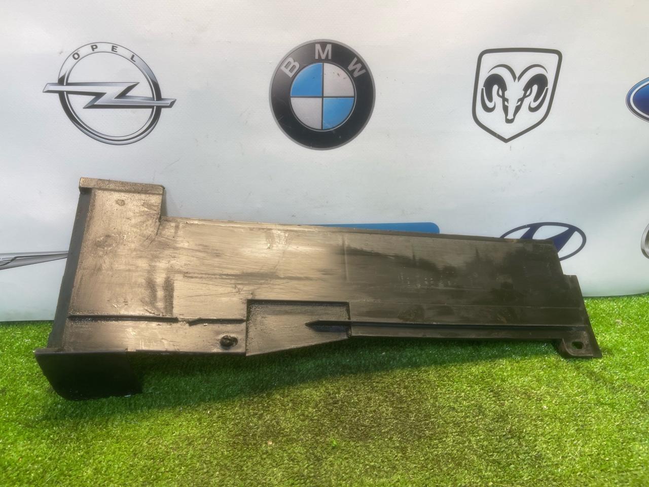 воздуховод (дефлектор) радиатора BMW 5 серия E34 1991, 2.0 л., M50 B20, бензин, МКПП, седан, задний привод - фото №1